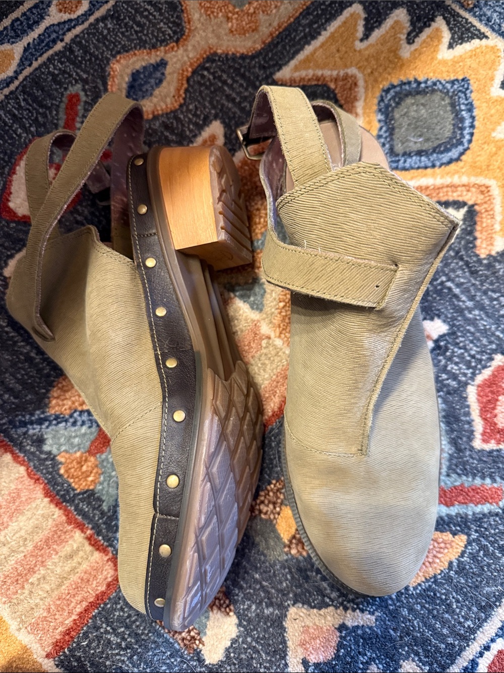 Chaco green ankle
Clogs